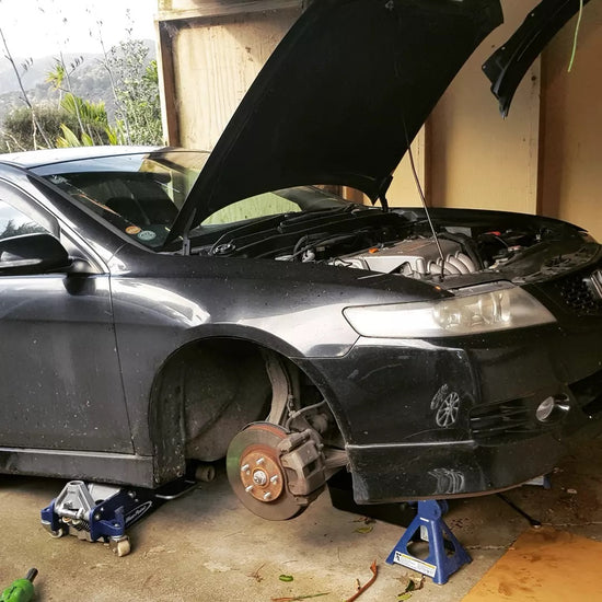 Mobile vehicle service carried out on a Honda Accord Wagon by Smpl Kiwi. Service involved full inspection, oil and filter change, air filter, spark plugs and brake pad replacement. Job done in West Auckland Bethells Beach Area.